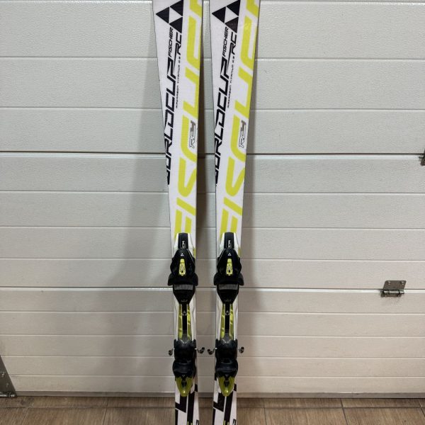 Fischer RC4 Worldcup SC 165cm carving síléc