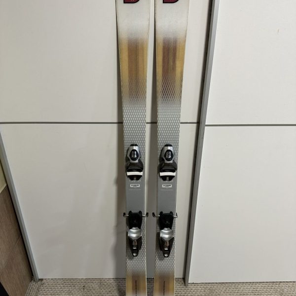White Doctor TW9 freestyle 161cm carving síléc