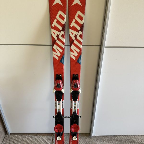 Atomic Redster XT 140cm carving síléc