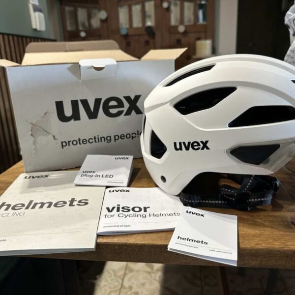 Kerékpáros sisak Uvex Stride Visor 56-59cm bukósisak Új fehér