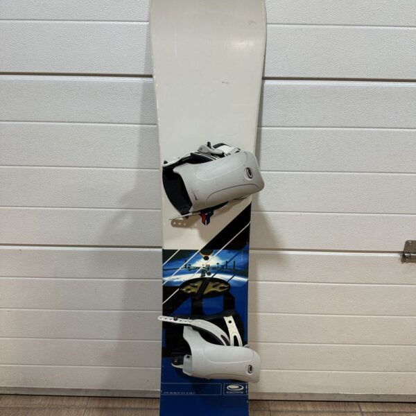 Escape Primero 147cm snowboard kötéssel